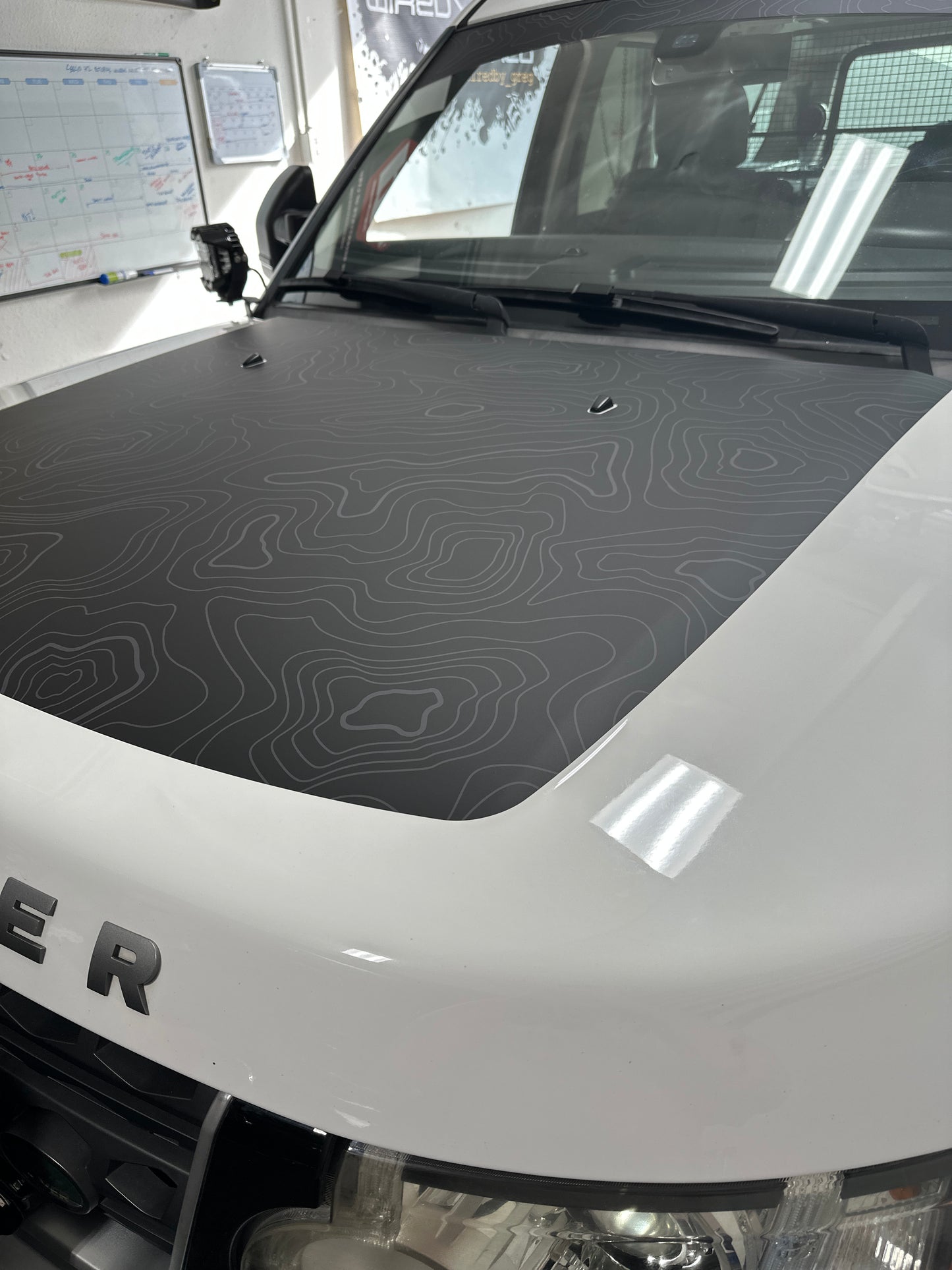 Land Rover Discovery LR4 Hood Stamp